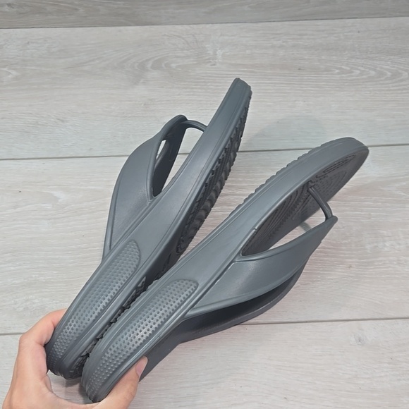 CROCS Mens Charcoal Flip Flops Thong Sandals Shoes Sz 10 main image 7